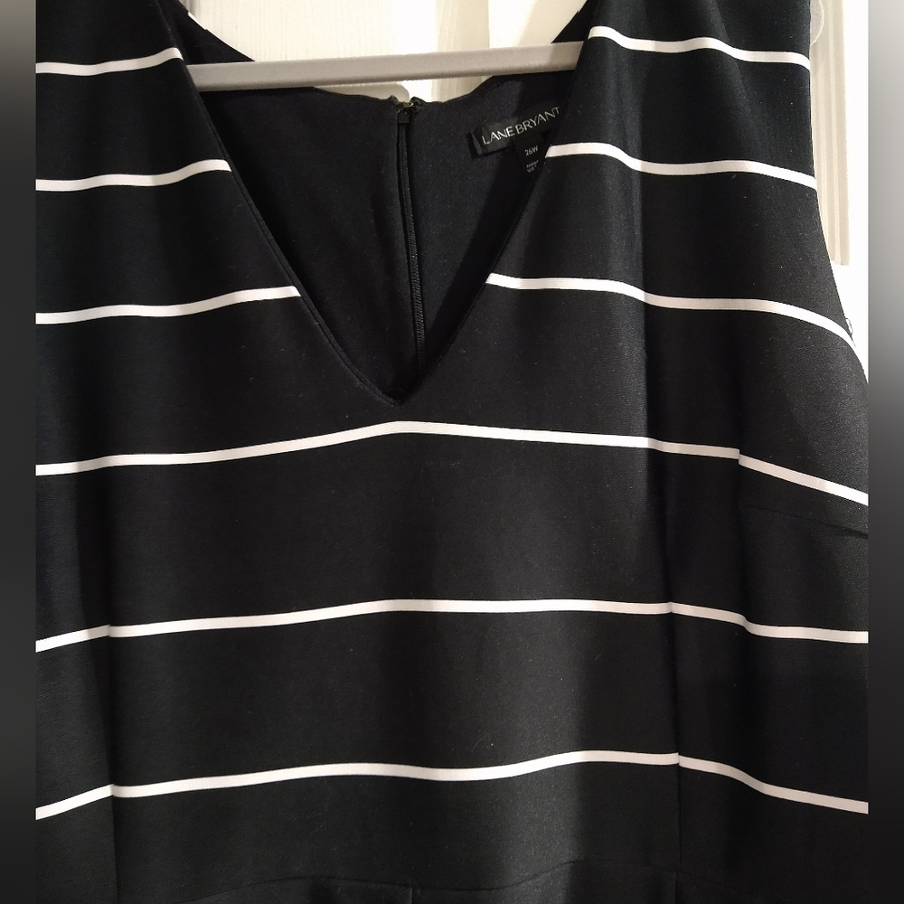 Lane Bryant sz 26W black and white striped dress - Picture 2 of 7